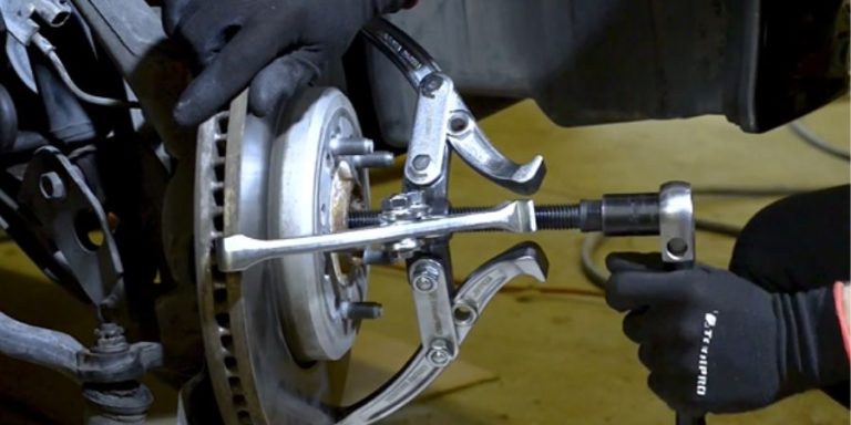 Gear pullers use