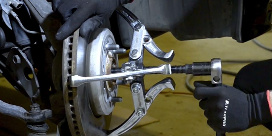 Gear pullers use