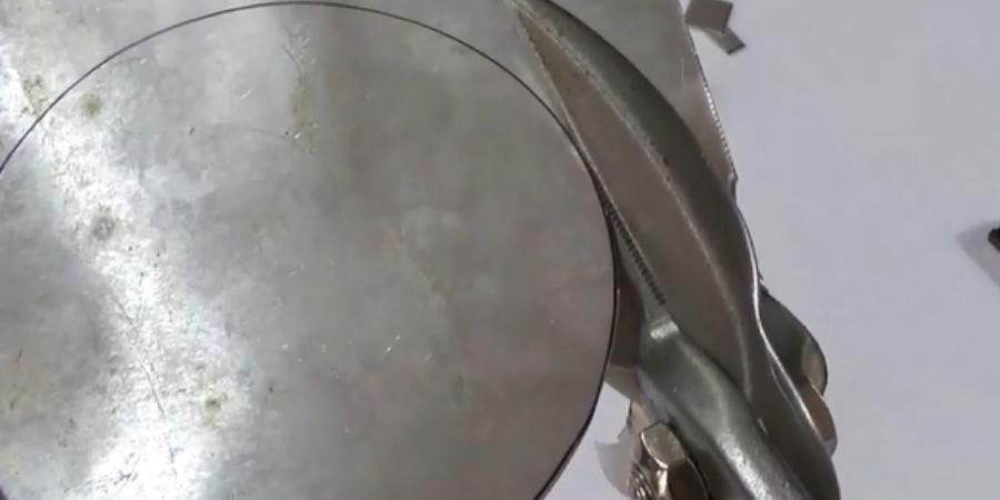 Cutting aluminum with aviation snips